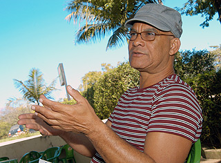 O professor Eusébio Lôbo da Silva, autor do livro: “A capoeira se faz no corpo que faz a capoeira”(Foto: Antonio Scarpinetti)