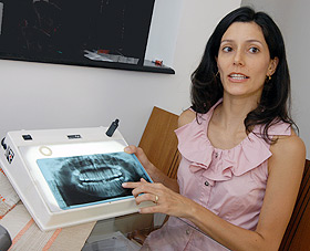 A cirurgiã-dentista Flávia Riqueto Gambareli: achados permitem entender melhor o mecanismo da enfermidade nos pacientes (Foto: Antoninho Perri) 