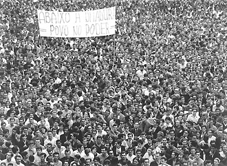 A Passeata dos Cem Mil, realizada no Rio de Janeiro: manifestação foi chamada de “Marcha da Família às avessas” (Foto: Evandro Teixeira)
