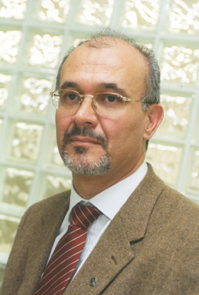 Renato Hyuda de Luna Pedrosa  é engenheiro eletrônico, professor do IMECC e coordenador de Pesquisa da Comissão Permanente para os Vestibulares (Comvest)