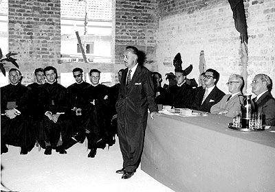 Zeferino Vaz profere aula inaugural na Faculdade de Farmácia e Odontologia, em 1959: depois teria de vencer a resistência à incorporação da Unicamp