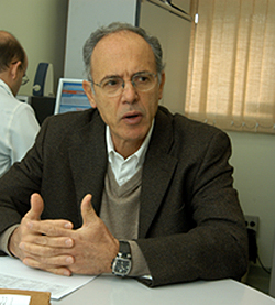 O urologista Carlos D’Ancona: procedimento que está sendo testado é menos invasivo que a cirurgia tradicional (Foto: Antoninho Perri)