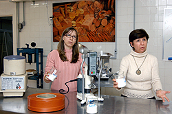 Andréa Carla da Silva Barretto (à esquerda), autora da tese, e a professora Marise Rodrigues Pollonio, orientadora: benefícios adicionais à saúde (Foto: Antoninho Perri)