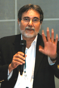 Carlos A. Pacheco. 