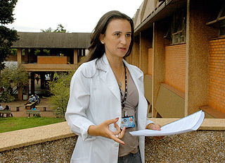 A enfermeira Maria Carolina Salmora Ferreira-Sae, autora da tese: “Nossa contribuição é realmente intervir”.  (Foto: Antoninho Perri)