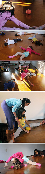 Crianças em ação no Salão do Movimento: aprendendo a conhecer o corpo e a dar seus próprios passos (Fotos: Antonio Scarpinetti)