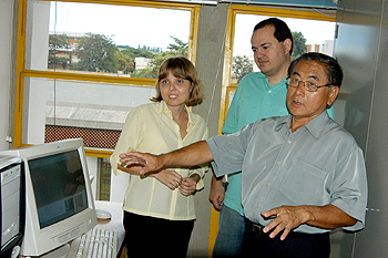 Os pesquisadores Ana Lúcia Mendes, Fernando Silvestre da Silva e Yuzo Iano: sistema híbrido de codificação  (Foto: Antoninho Perri)