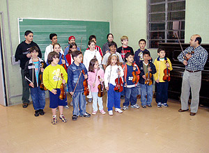 Alexandre Henrique Isler Chagas (à direita): orquestra infantil como ferramenta na formação do aluno (Foto: Antoninho Perri)