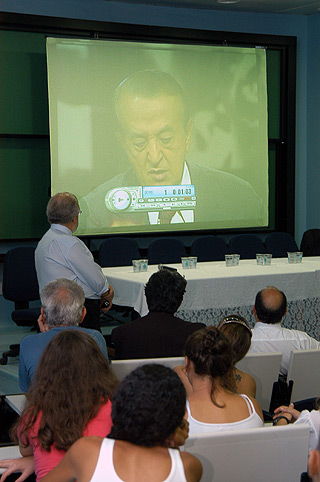 O reitor José Tadeu Jorge ministra aula magna: priorizando o tripé ensino-pesquisa-extensão (Fotos: Antonio Scarpinetti)
