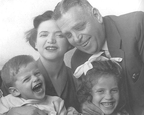 Maria Antonieta d’Alkmin e Oswald de Andrade,  com os filhos Paulo Marcos e  Marília