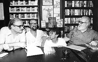 Da esq. para a dir., Augusto de Campos, DÃ©cio Pignatari, Caetano Veloso e Haroldo de Campos, durante encontro em livraria, em dezembro de 1986, em SÃ£o Paulo Foto: Homero SÃ©rgio