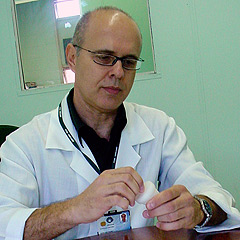 O professorAlfio JosÃ© Tincani,um dos inventores do dispositivo: â€œTraumatismo torÃ¡cico Ã© responsÃ¡vel por cercade 25%dos Ã³bitos de vÃ­timas de traumas em geralâ€�