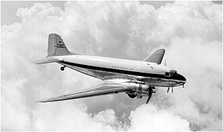 O DC-3, lanÃ§ado na dÃ©cada de 1930: projeto dominante passa a ser padrÃ£o para as outras fabricantes (Foto: DivulgaÃ§Ã£o)