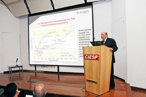 Domenico Feliciello, pesquisador do Nepp e coordenador do estudo: necessidade de criação de políticas públicas regionais. (Foto: Divulgação) 