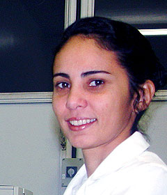 A cirurgiã-dentista Lidiany Karla Azevedo Rodrigues: maior resistência do esmalte (Foto: César Maia)