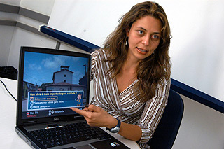 A engenheira da computaÃ§Ã£o Lara Schibelsky Godoy Piccolo: interaÃ§Ã£o com a populaÃ§Ã£o (Foto: Antoninho Perri)
