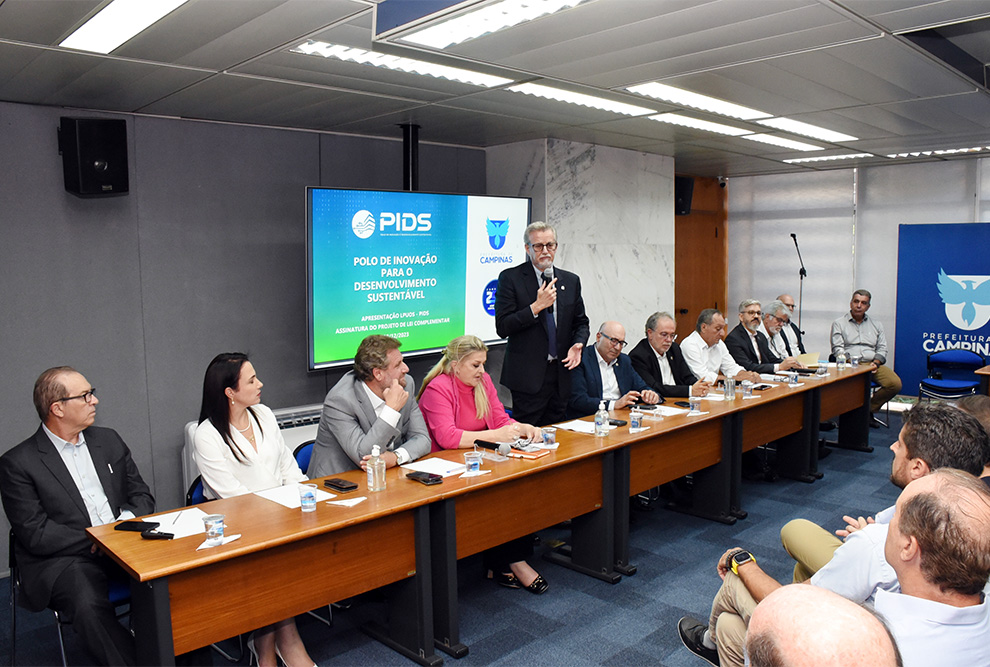 O reitor Antonio Meirelles participou da cerimônia de assinatura: o PIDS é muito mais que um projeto urbanístico