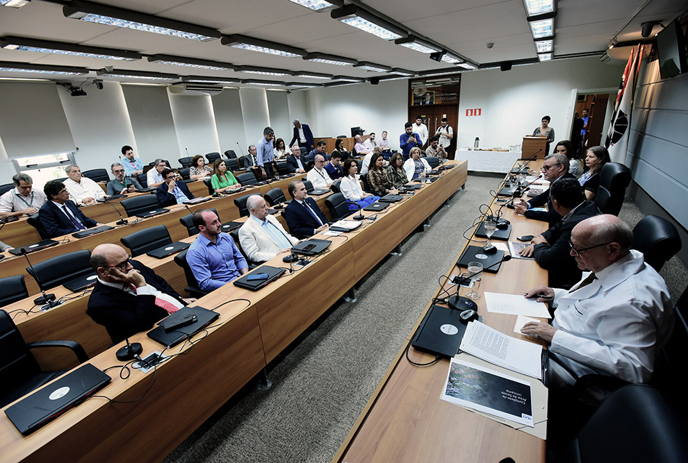 Reunião entre representantes da Área da Saúde da Unicamp e deputados estaduais aconteceu na Sala do Conselho Universitário