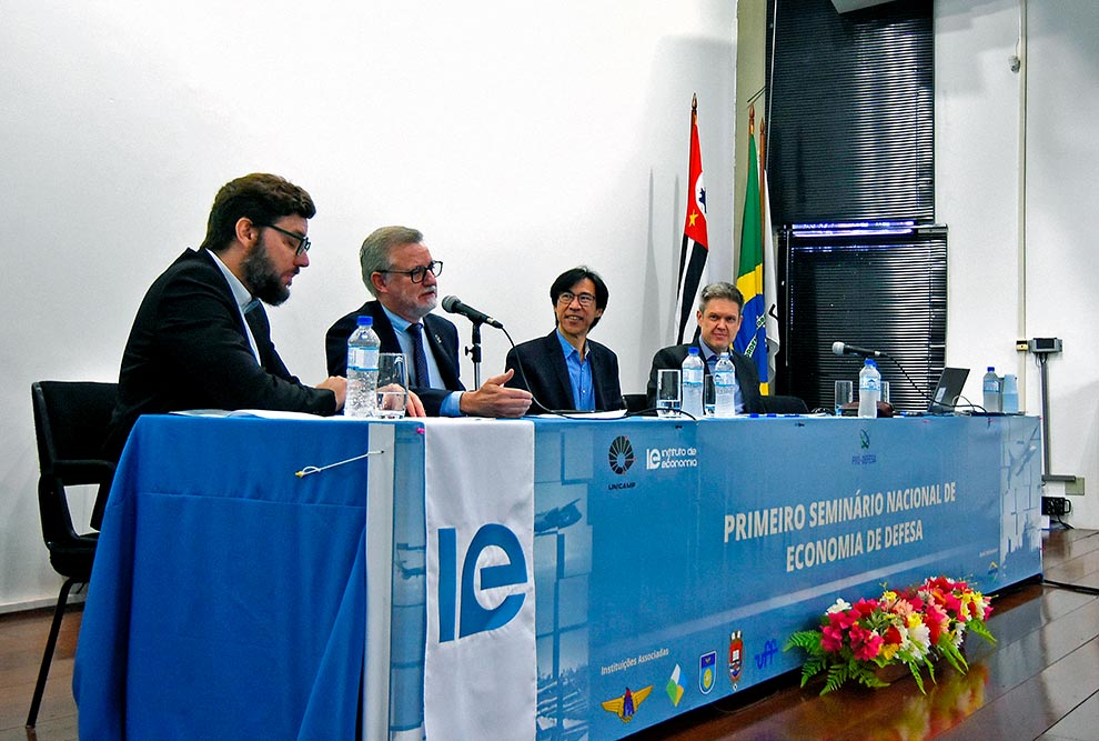 O reitor da Unicamp, Antonio José de Almeida Meirelles, participou do seminário e destacou que a indústria do setor de defesa cumpre um papel essencial nas economias nacionais
