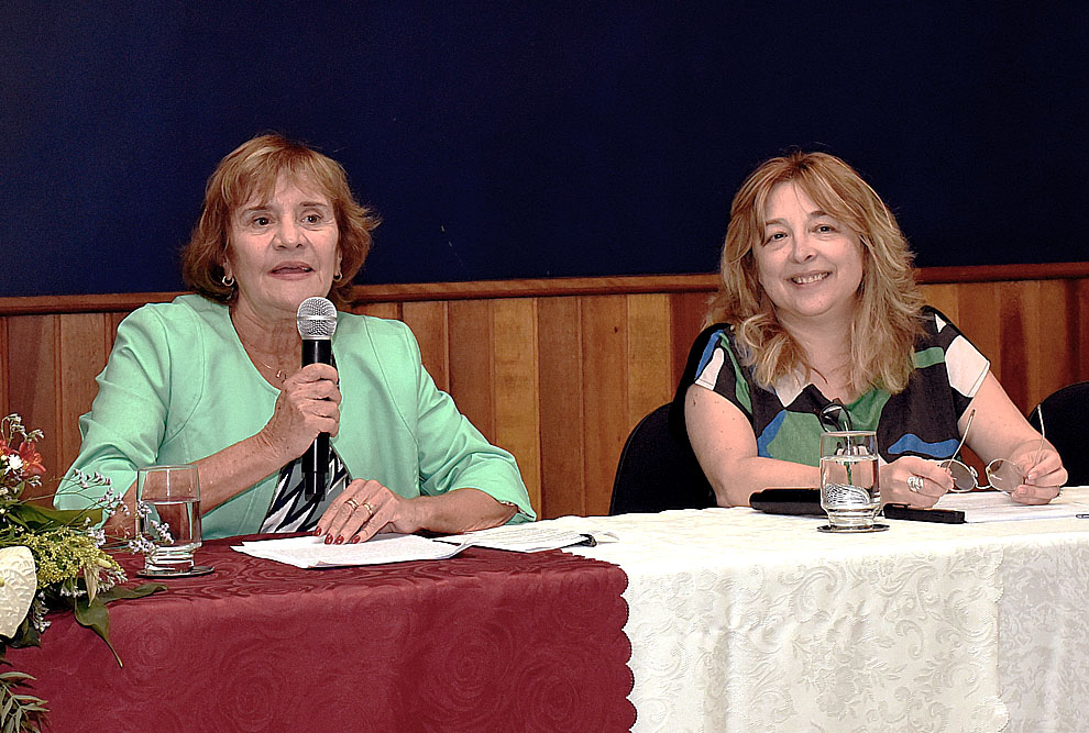 Coordenadora do Loed, Mara Regina Lemes De Sordi (à esquerda) e a professora Estela Costa, da Universidade de Lisboa: convocação para que a escola mostre seus trabalhos