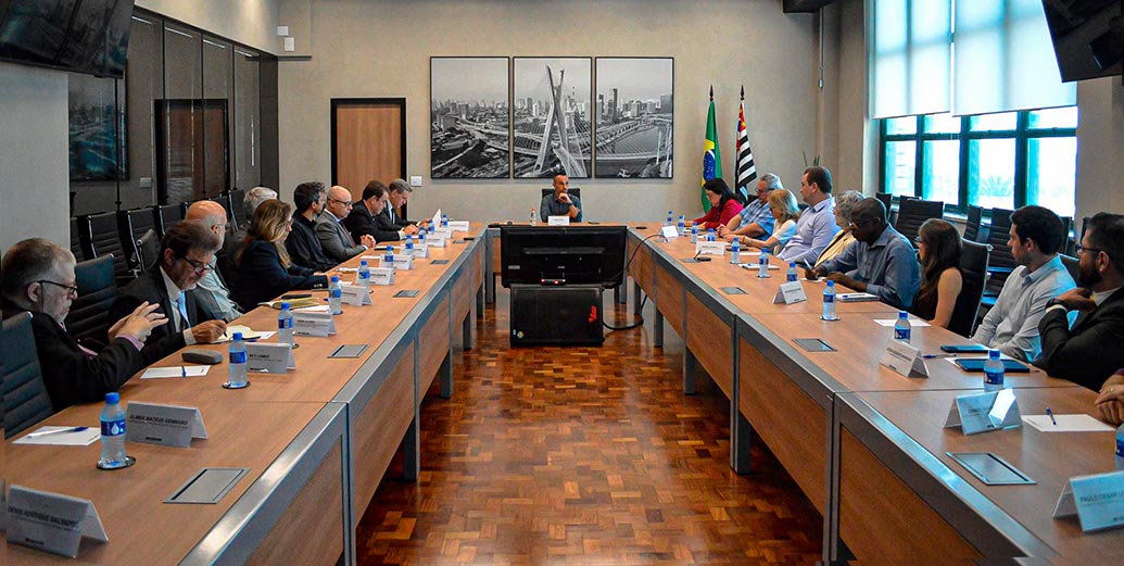 Ao longo da reunião, consolidou-se um entendimento comum sobre o valor estratégico da aproximação entre o setor público e as universidades